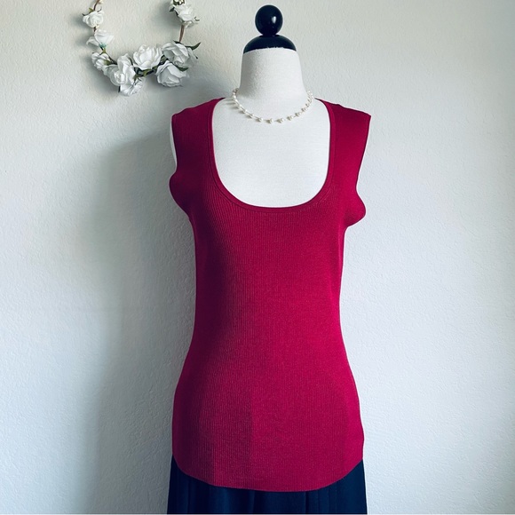 St. John Nautical Short Sleeve Blazer and St. John Red Knit Sleeveless Top SET - Picture 13 of 14